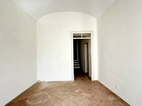 Magnífica moradia geminada para renovar I 287,10 m² I terreno 305 m² I Pátio I 4 quartos I Projeto aprovado I Centro histórico de Estoi