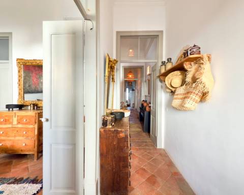 Casa geminada cheia de charme I Arquitetura tradicional I 3 quartos I Pátio I Açoteia I Baixa Olhão
