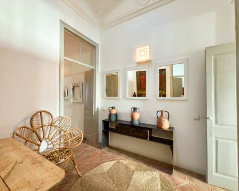 Casa geminada cheia de charme I Arquitetura tradicional I 3 quartos I Pátio I Açoteia I Baixa Olhão