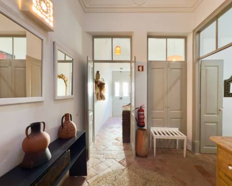 Casa geminada cheia de charme I Arquitetura tradicional I 3 quartos I Pátio I Açoteia I Baixa Olhão