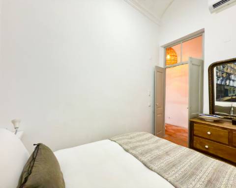 Casa geminada cheia de charme I Arquitetura tradicional I 3 quartos I Pátio I Açoteia I Baixa Olhão