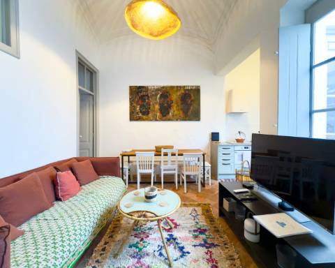 Casa geminada cheia de charme I Arquitetura tradicional I 3 quartos I Pátio I Açoteia I Baixa Olhão