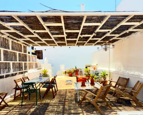 Casa geminada cheia de charme I Arquitetura tradicional I 3 quartos I Pátio I Açoteia I Baixa Olhão
