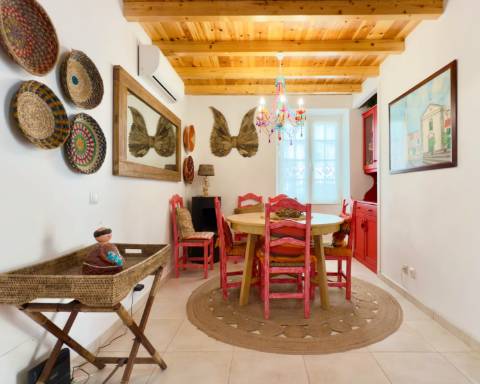 Casa geminada com charme I T2 +1 I Quintal I Centro de Vila Real de Santo António