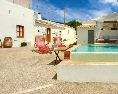 Propriedade de exceção em Estoi: Duas Quintas de Charme com Vista Mar Panorâmica | 3 Suites | Piscina | Terreno de 5800 m²