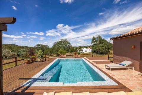 Sumptuosa Propriedade Tradicional | 3 Quartos | Tanque | Totalmente Restaurada | Terreno de 2 760 m² | Santa Bárbara de Nexe