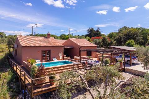 Sumptuosa Propriedade Tradicional | 3 Quartos | Tanque | Totalmente Restaurada | Terreno de 2 760 m² | Santa Bárbara de Nexe