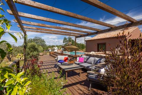 Sumptuosa Propriedade Tradicional | 3 Quartos | Tanque | Totalmente Restaurada | Terreno de 2 760 m² | Santa Bárbara de Nexe
