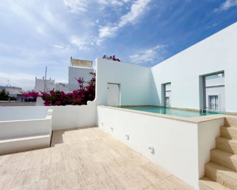 Moradia Excecional | 316 m² | 4 Quartos | Jacuzzi | Terraços | Vista Ria Formosa | Baixa de Olhão
