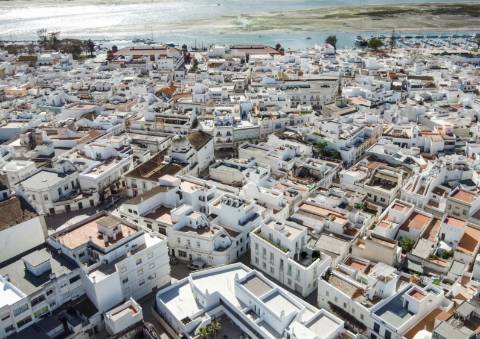Moradia Excecional | 316 m² | 4 Quartos | Jacuzzi | Terraços | Vista Ria Formosa | Baixa de Olhão