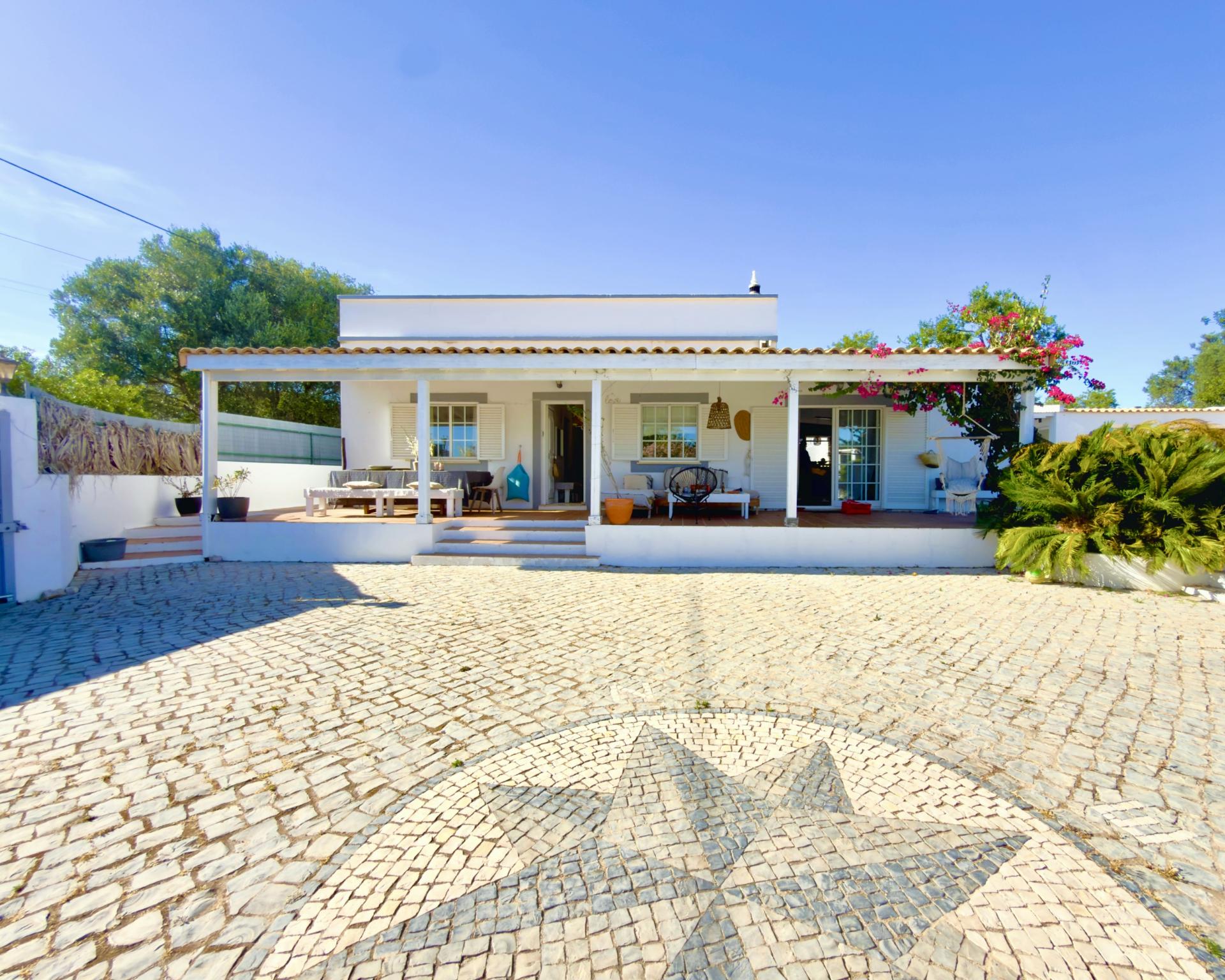 Bonita casa I 4 quartos I 130 m2 I Piscina I Pechão I Olhão