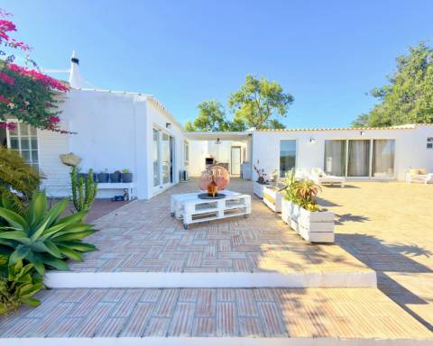Bonita casa I 4 quartos I 130 m2 I Piscina I Pechão I Olhão