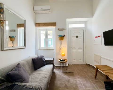 Casa Típica com Licença AL | T1+1 | Rooftop | No Coração da Cidade de Olhão