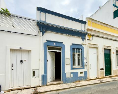 Casa Típica com Licença AL | T1+1 | Rooftop | No Coração da Cidade de Olhão