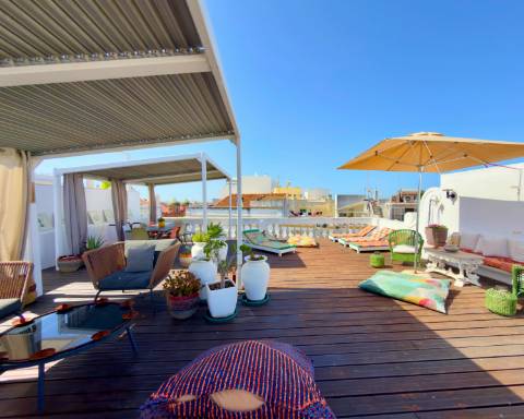 RARO! Moradia Burguesa e Histórica I 3 + 1 Quartos I Amplo Rooftop I Vista Mercado e Ria Formosa I Centro Histórico, Baixa de Olhão