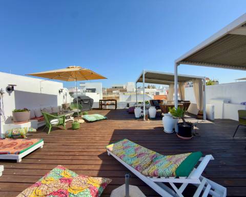 RARO! Moradia Burguesa e Histórica I 3 + 1 Quartos I Amplo Rooftop I Vista Mercado e Ria Formosa I Centro Histórico, Baixa de Olhão