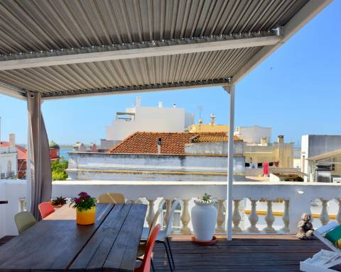 RARO! Moradia Burguesa e Histórica I 3 + 1 Quartos I Amplo Rooftop I Vista Mercado e Ria Formosa I Centro Histórico, Baixa de Olhão