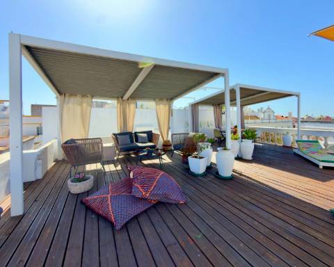 RARO! Moradia Burguesa e Histórica I 3 + 1 Quartos I Amplo Rooftop I Vista Mercado e Ria Formosa I Centro Histórico, Baixa de Olhão