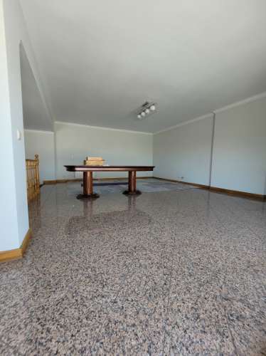 T6 Duplex recuado com terraço Antas- Avenida Combatentes/Praça Velasquez