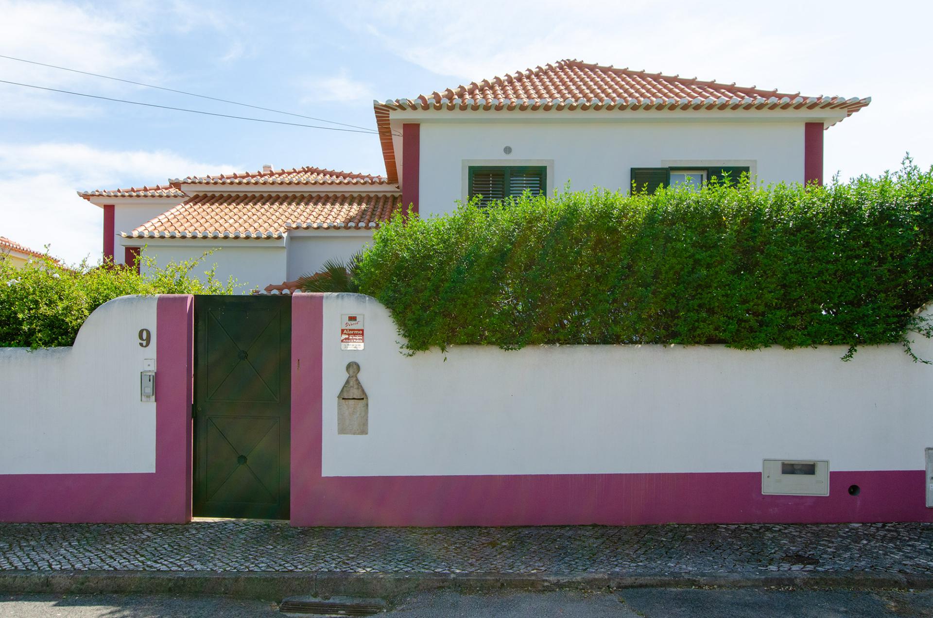 Moradia T5 vista total de Serra e piscina
