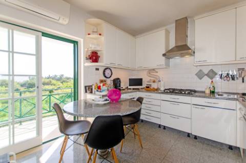 Moradia T5 vista total de Serra e piscina