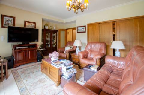 T3 no Luxuoso condomínio Villa Restelo