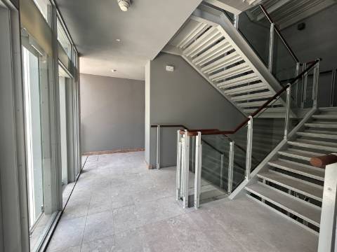 Exclusividade contemporânea à beira do Tejo