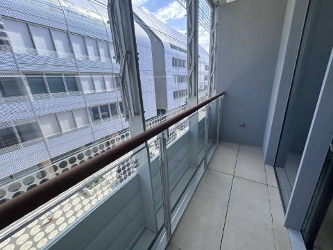 Exclusividade contemporânea à beira do Tejo