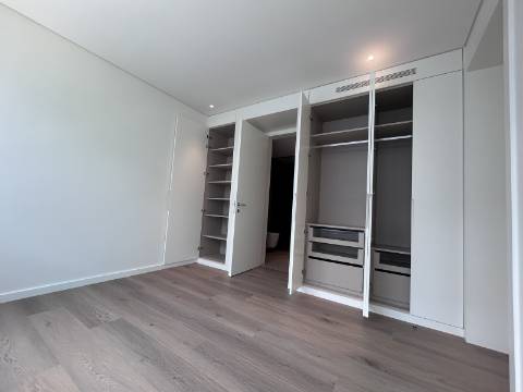 Exclusividade contemporânea à beira do Tejo