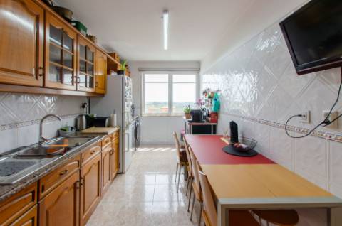 T3 com garagem, vista de serra e mar