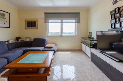 T3 com garagem, vista de serra e mar