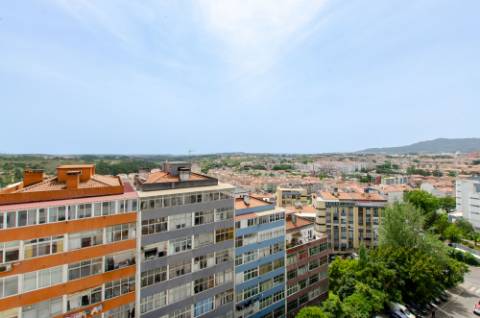 T3 com garagem, vista de serra e mar