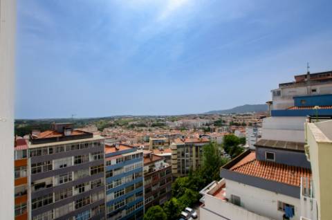 T3 com garagem, vista de serra e mar