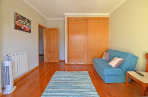 Moradia T4+2 com piscina na Urb. Lombas (São Domingos de Rana)