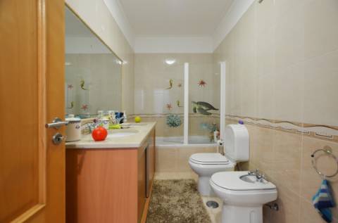 Moradia T4+2 com piscina na Urb. Lombas (São Domingos de Rana)