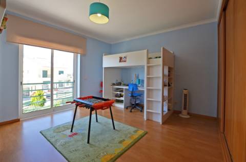 Moradia T4+2 com piscina na Urb. Lombas (São Domingos de Rana)