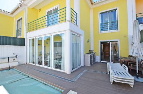 Moradia T4+2 com piscina na Urb. Lombas (São Domingos de Rana)