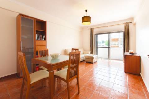 T2 luminoso e pronto a habitar em Queluz de Baixo, Oeiras