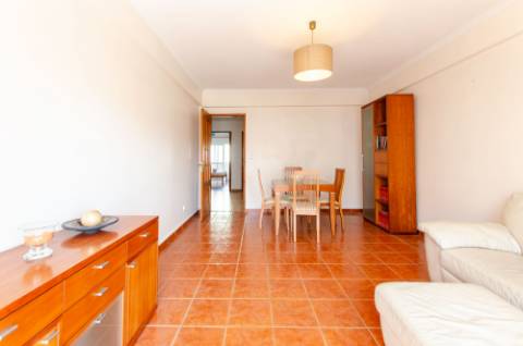 T2 luminoso e pronto a habitar em Queluz de Baixo, Oeiras