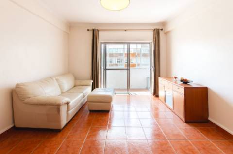 T2 luminoso e pronto a habitar em Queluz de Baixo, Oeiras