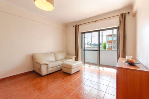 T2 luminoso e pronto a habitar em Queluz de Baixo, Oeiras