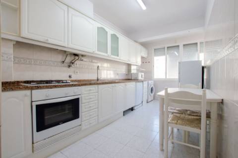 T2 luminoso e pronto a habitar em Queluz de Baixo, Oeiras