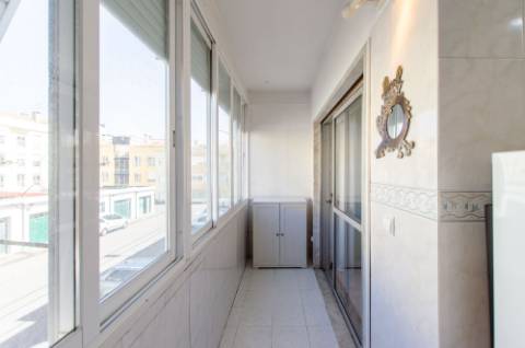 T2 luminoso e pronto a habitar em Queluz de Baixo, Oeiras