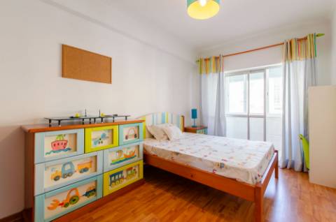 T2 luminoso e pronto a habitar em Queluz de Baixo, Oeiras