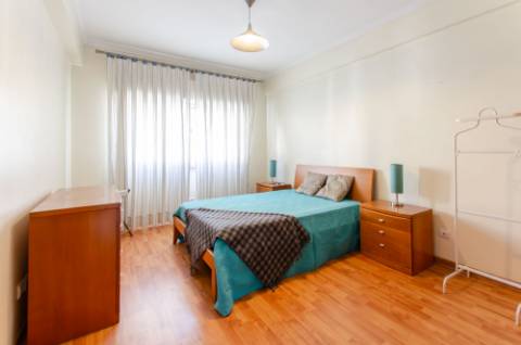 T2 luminoso e pronto a habitar em Queluz de Baixo, Oeiras