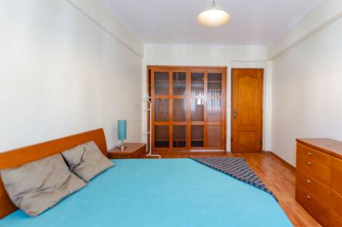 T2 luminoso e pronto a habitar em Queluz de Baixo, Oeiras