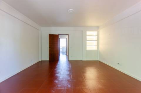 T2 luminoso com vista para a Serra de Sintra | Pai do Vento, Cascais
