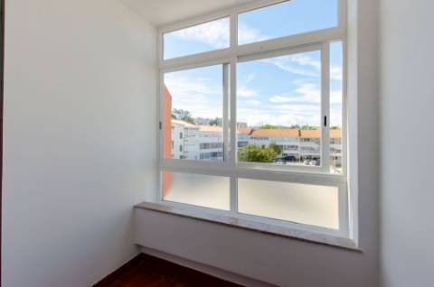 T2 luminoso com vista para a Serra de Sintra | Pai do Vento, Cascais
