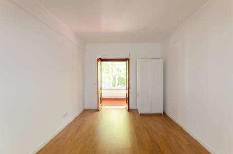 T2 luminoso com vista para a Serra de Sintra | Pai do Vento, Cascais
