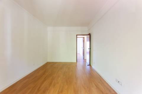 T2 luminoso com vista para a Serra de Sintra | Pai do Vento, Cascais
